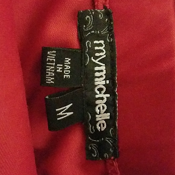 Dresses - Picture 3 of 4